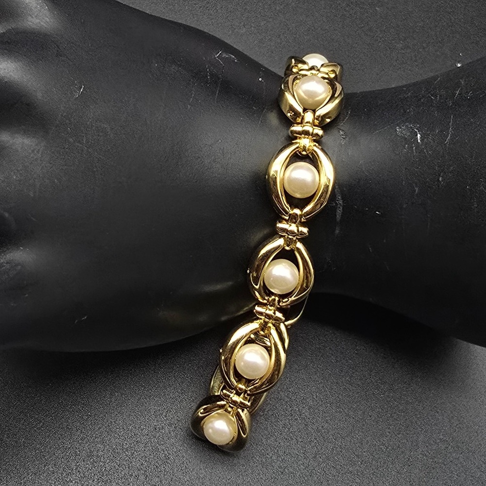 Faux Pearl Gold Tone Oval Link Bracelet Vintage Costume 1990s Jewelry